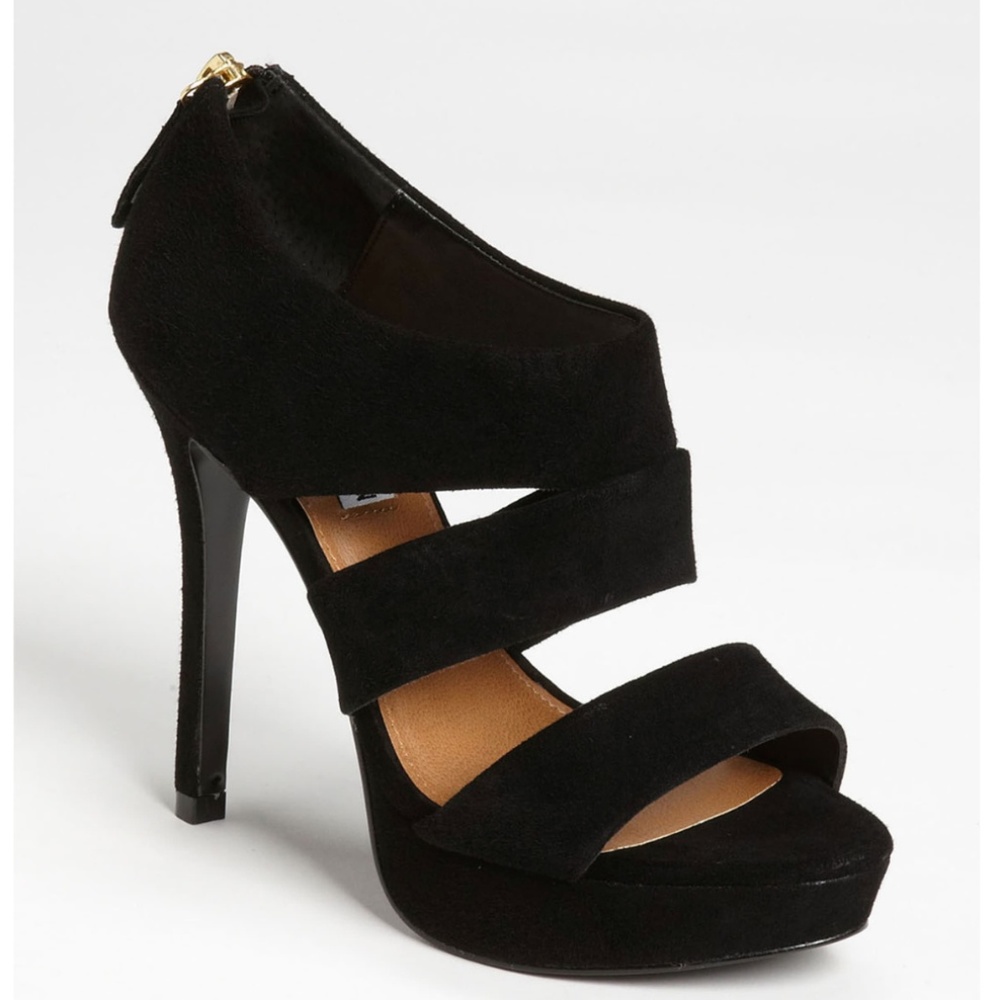 Steve Madden Buzzzer Pump